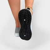 Lightweight sports shoes with a flexible sole