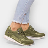 Anatomical sneakers with zippers