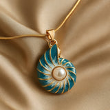 Mother-of-pearl Blue Mussel Necklace