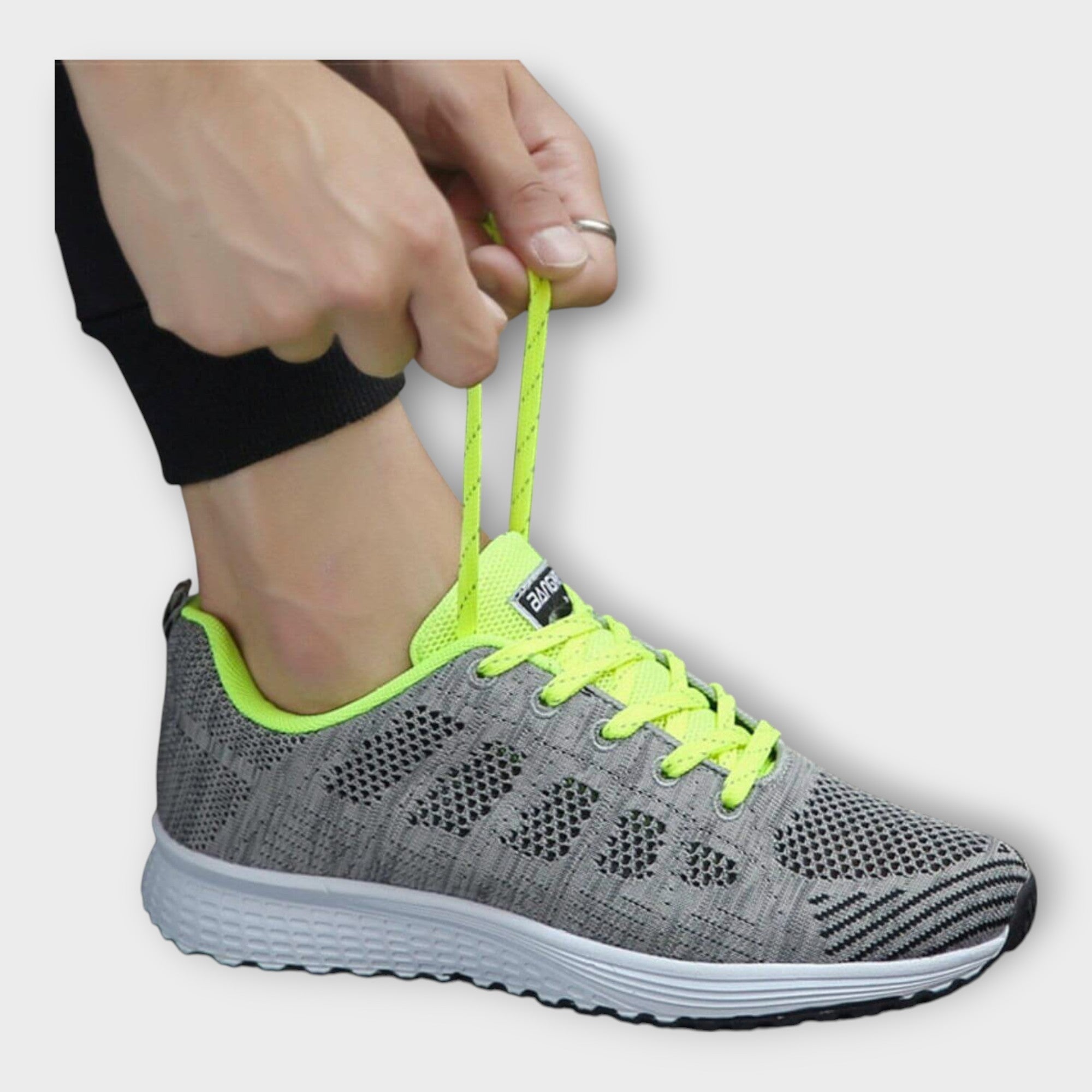 Sport shoes with non-slip sole