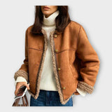 Elegant leather jacket with warm lining and classic style