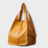 Spacious weekend bag